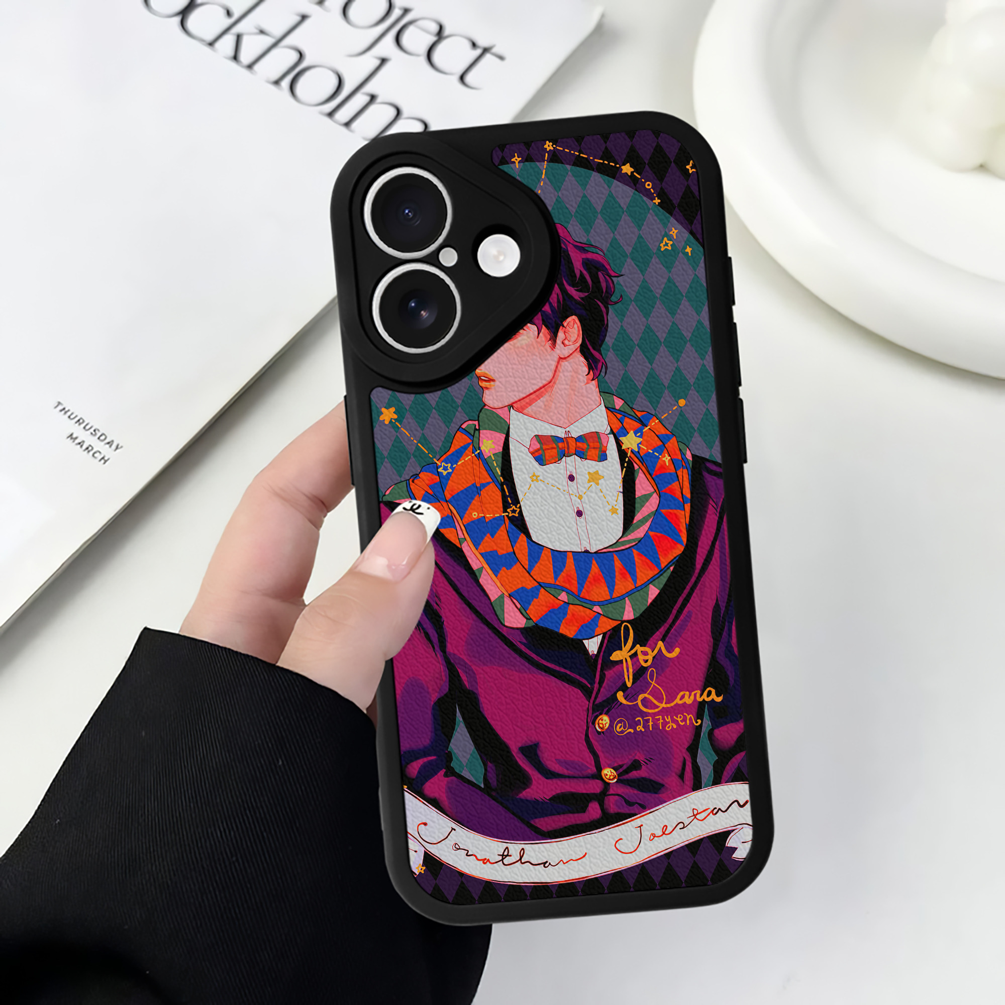 （画像用） ジョジョの奇妙な冒険 JoJo's Bizarre Adventure 【iPhone 16シリーズ対応】シリコンスマホケース（レザー調） 材質：シリコン